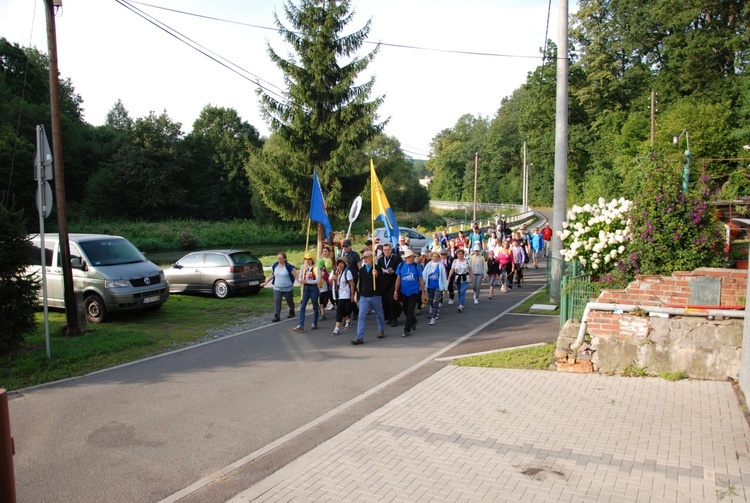 Szli i doszli przed Jej oblicze