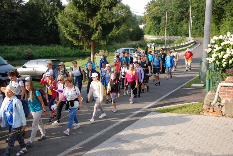 Szli i doszli przed Jej oblicze