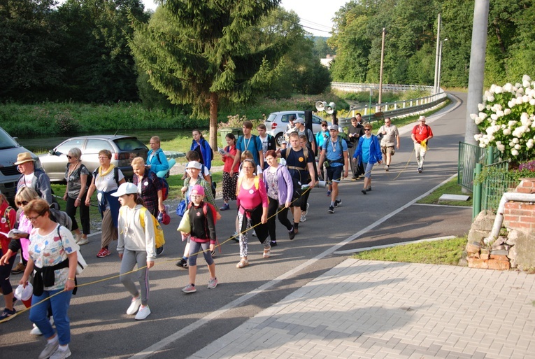 Szli i doszli przed Jej oblicze