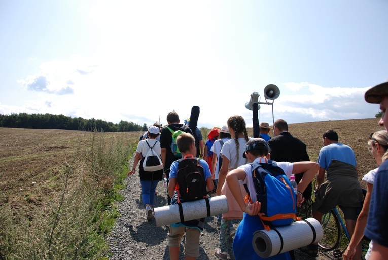 Szli i doszli przed Jej oblicze