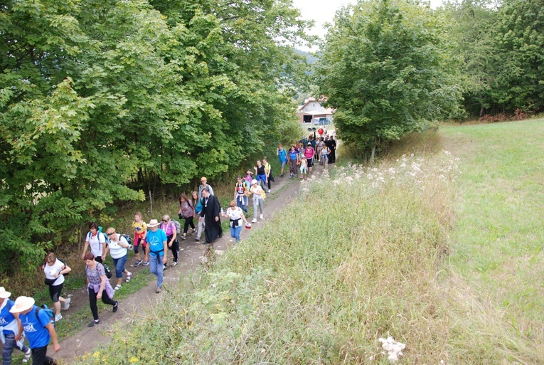 Szli i doszli przed Jej oblicze