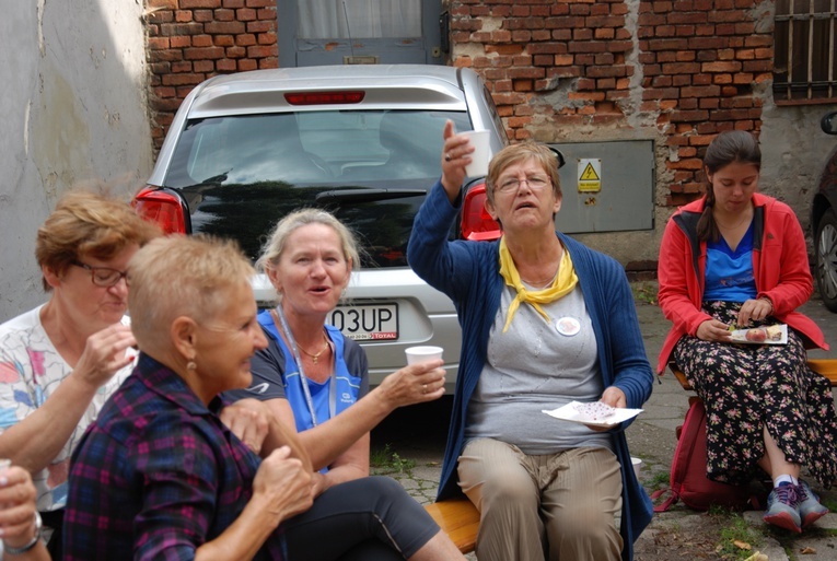 Szli i doszli przed Jej oblicze