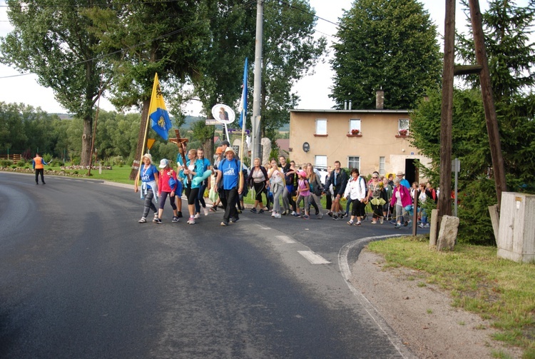 Szli i doszli przed Jej oblicze