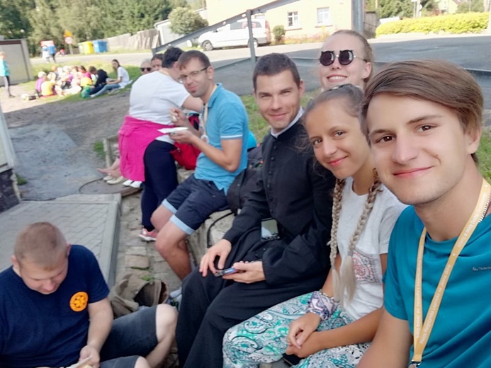 Szli i doszli przed Jej oblicze