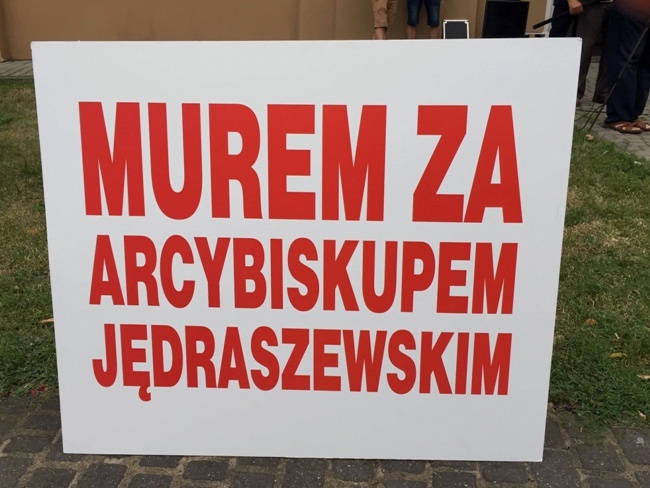 Msza św. i wiec poparcia dla abp. Marka Jędraszewskiego