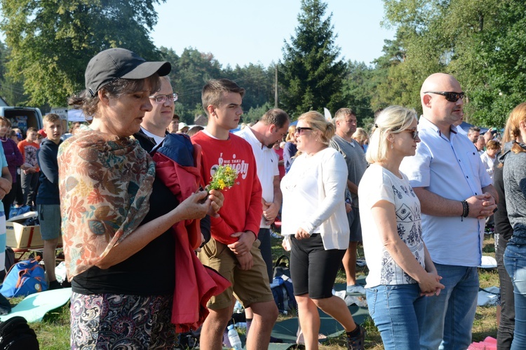 Poranek na polanie w Pietraszowie