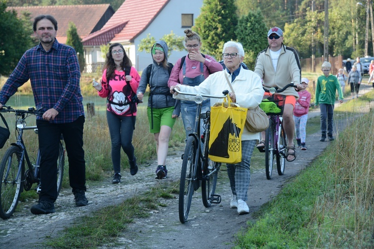 Poranek na polanie w Pietraszowie