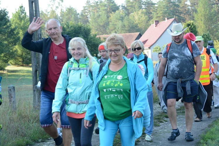 Poranek na polanie w Pietraszowie