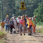 Pielgrzymi na leśnych ścieżkach