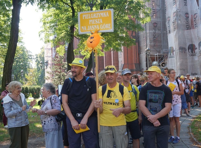 Gliwicka Piesza Pielgrzymka na Jasną Górę - rozpoczęcie w katedrze