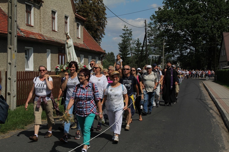 15 sierpnia w Ligocie Książęcej z pielgrzymami z Namysłowa i okolic