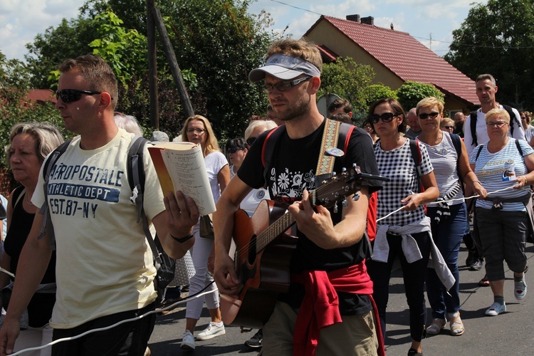 15 sierpnia w Ligocie Książęcej z pielgrzymami z Namysłowa i okolic