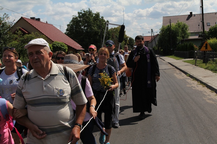 15 sierpnia w Ligocie Książęcej z pielgrzymami z Namysłowa i okolic