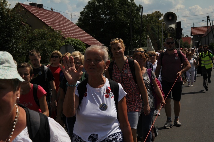 15 sierpnia w Ligocie Książęcej z pielgrzymami z Namysłowa i okolic