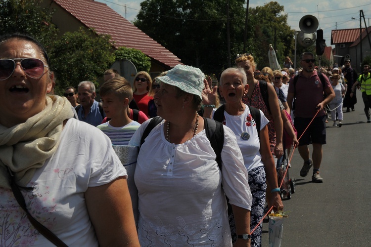 15 sierpnia w Ligocie Książęcej z pielgrzymami z Namysłowa i okolic