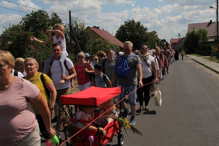 15 sierpnia w Ligocie Książęcej z pielgrzymami z Namysłowa i okolic