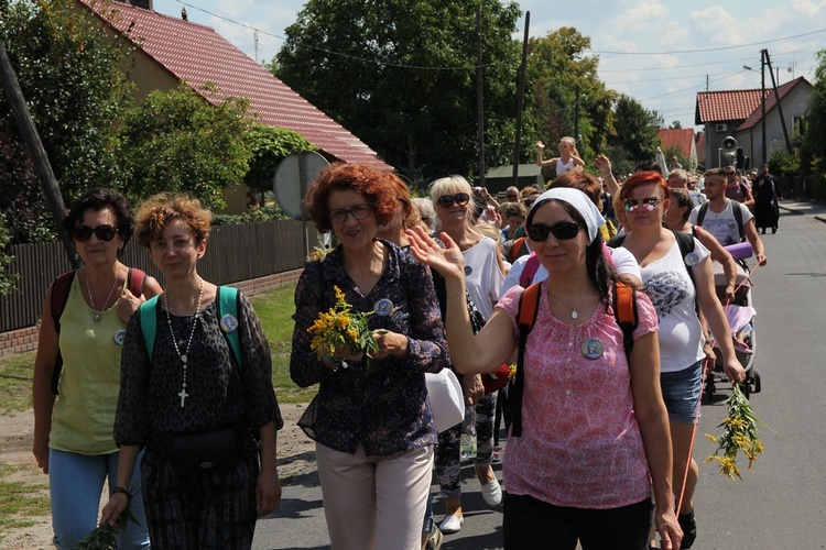 15 sierpnia w Ligocie Książęcej z pielgrzymami z Namysłowa i okolic