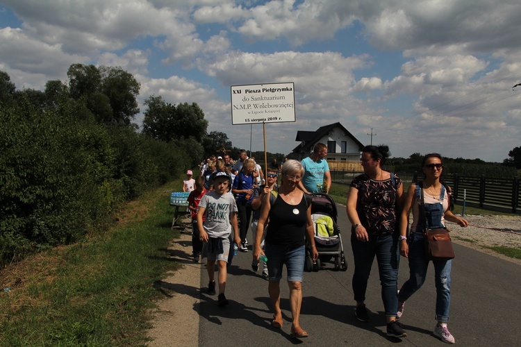 15 sierpnia w Ligocie Książęcej z pielgrzymami z Namysłowa i okolic