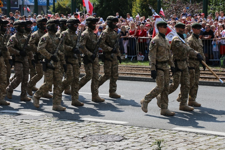 Katowice. Defilada "Wierni Polsce"