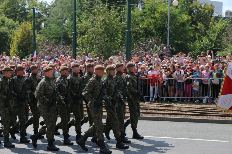 Katowice. Defilada "Wierni Polsce"