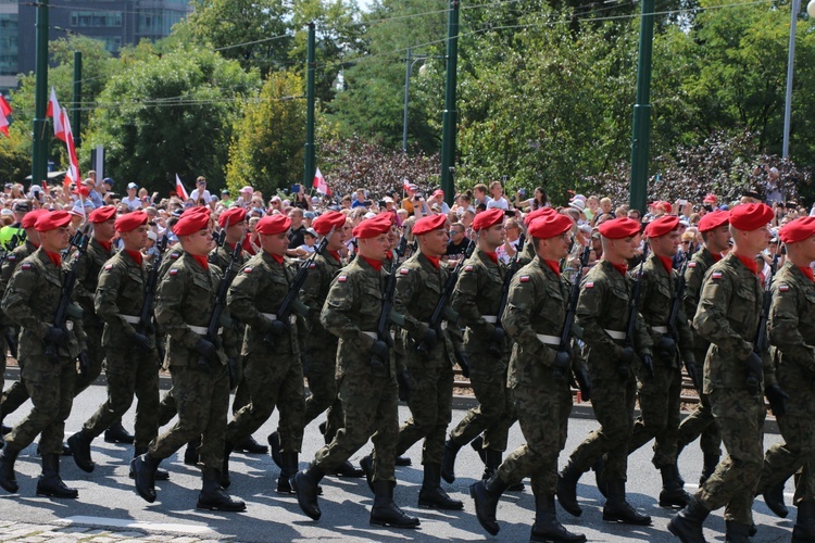 Katowice. Defilada "Wierni Polsce"