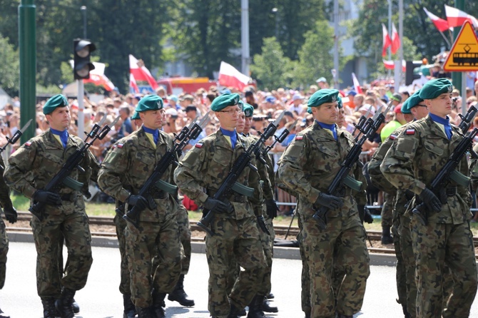 Katowice. Defilada "Wierni Polsce"