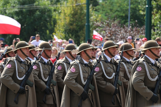 Katowice. Defilada "Wierni Polsce"