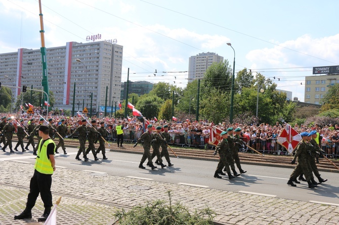 Katowice. Defilada "Wierni Polsce"