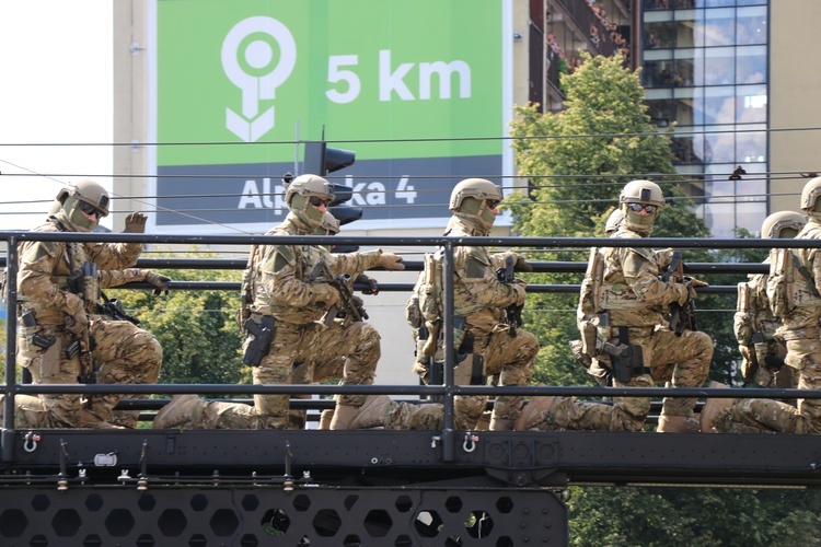 Katowice. Defilada "Wierni Polsce"