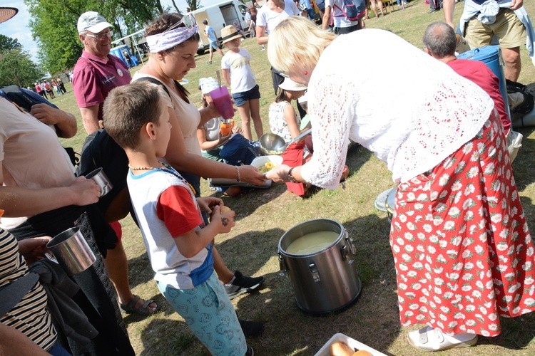 Pielgrzymkowy obiad w Gwoździanach