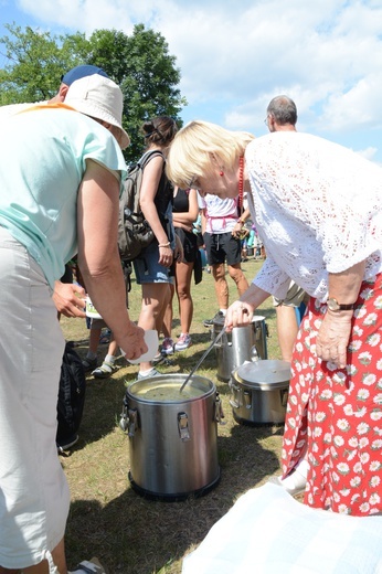 Pielgrzymkowy obiad w Gwoździanach