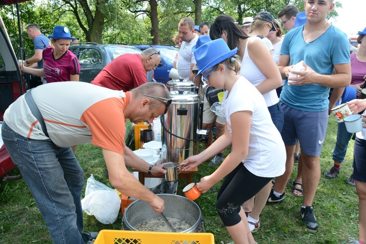 Pielgrzymkowy obiad w Gwoździanach