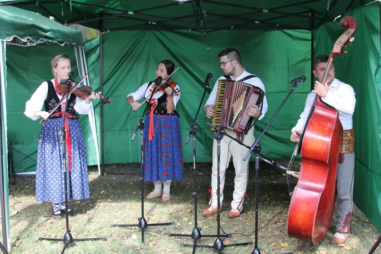 Głębowice - piknik parafialny i konkurs na "Bukiet ziela"