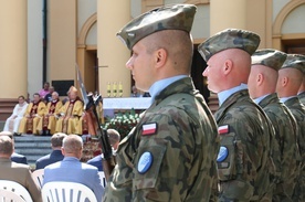 Obchody rozpoczęła Msza św. przed kościołem garnizonowym.