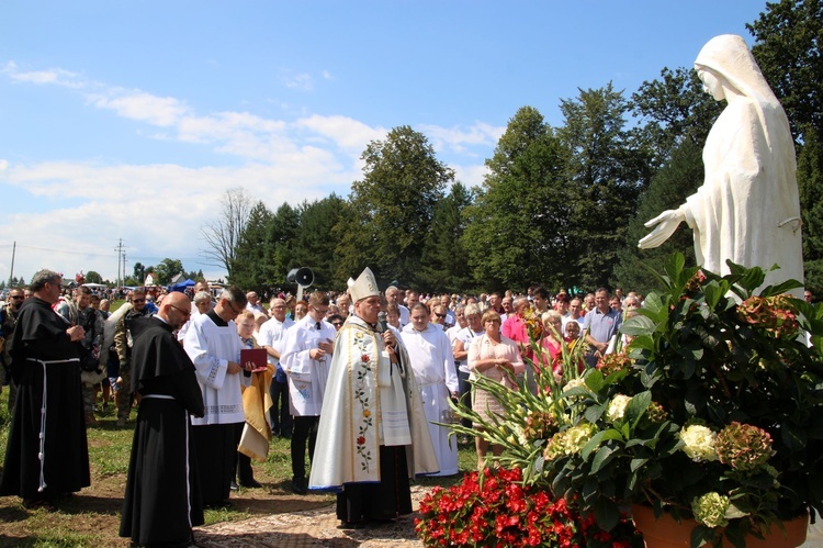 Uroczystość Wniebowzięcia NMP i piknik wojskowy w Rychwałdzie