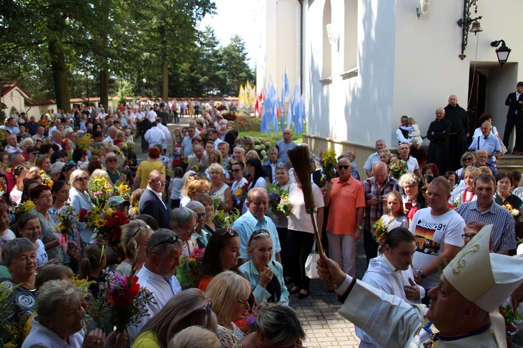 Uroczystość Wniebowzięcia NMP i piknik wojskowy w Rychwałdzie