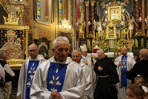 Uroczystość Wniebowzięcia NMP i piknik wojskowy w Rychwałdzie