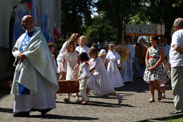 Uroczystość Wniebowzięcia NMP i piknik wojskowy w Rychwałdzie