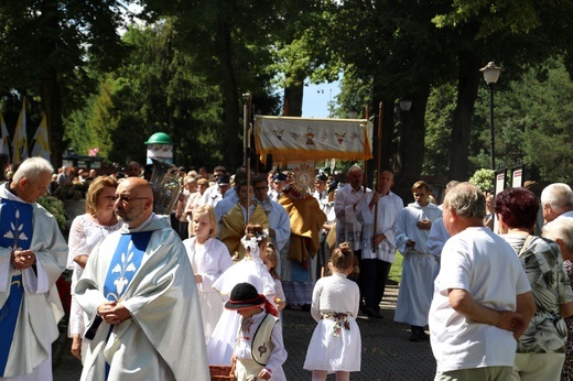 Uroczystość Wniebowzięcia NMP i piknik wojskowy w Rychwałdzie