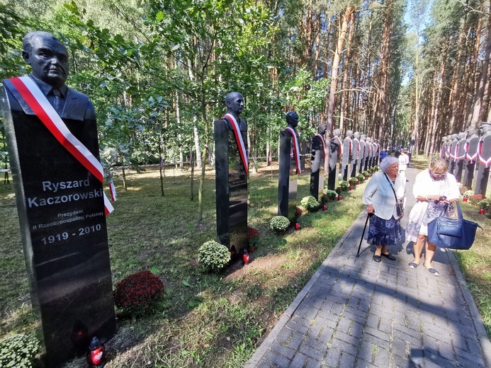 Polana Dębów Pamięci