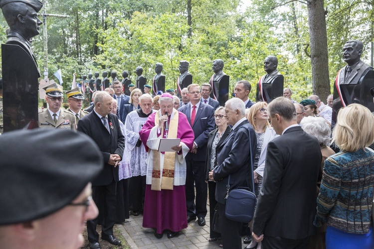 Polana Dębów Pamięci