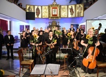 Koncert chóru i zaproszonych gości.