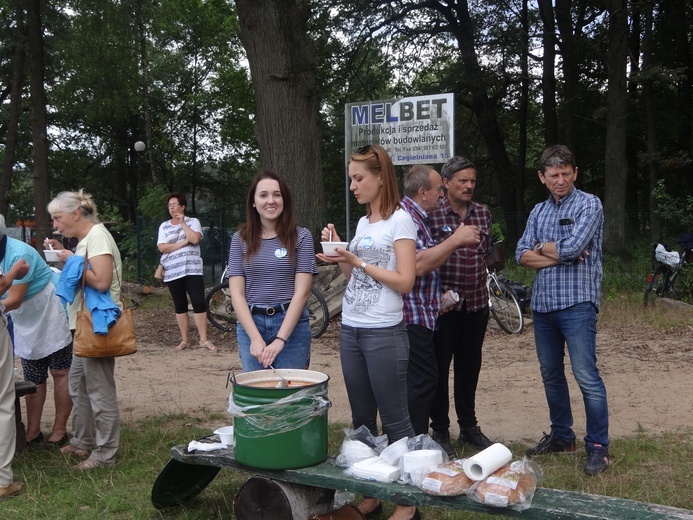 Postój pielgrzymki w Koszęcinie