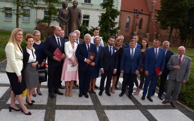 Prezentacja radomskich kandydatów odbyła się podczas konferencji prasowej, zorganizowanej przed pomnikiem pary prezydenckiej Marii i Lecha Kaczyńskich oraz ofiar katastrofy smoleńskiej.