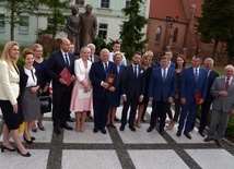 Prezentacja radomskich kandydatów odbyła się podczas konferencji prasowej, zorganizowanej przed pomnikiem pary prezydenckiej Marii i Lecha Kaczyńskich oraz ofiar katastrofy smoleńskiej.