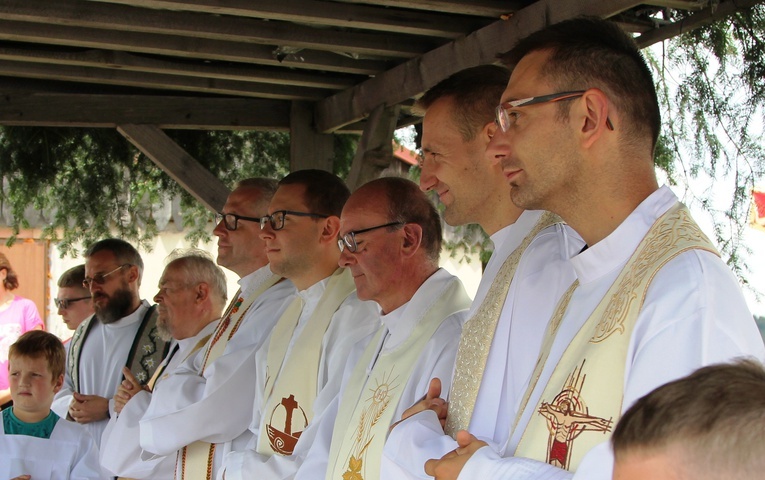 Siedmiu wspaniałych - księża, którzy celebrowali Mszę św. na Hali Boraczej.