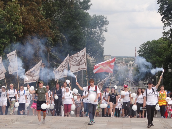 Pielgrzymka na Jasną Górę u celu - cz. 2.