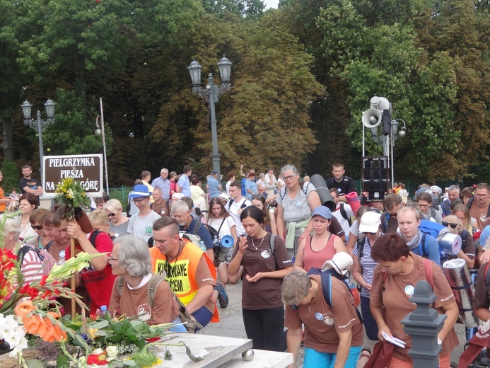 Pielgrzymka na Jasną Górę u celu - cz. 2.