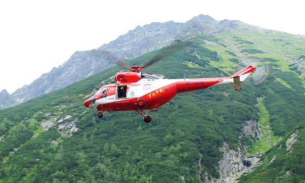 Tatry: Kolejna grupa ratowników wyruszyła na pomoc uwięzionym grotołazom