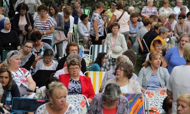 Piekary Śląskie: trwa pielgrzymka stanowa kobiet i dziewcząt [ZDJĘCIA]